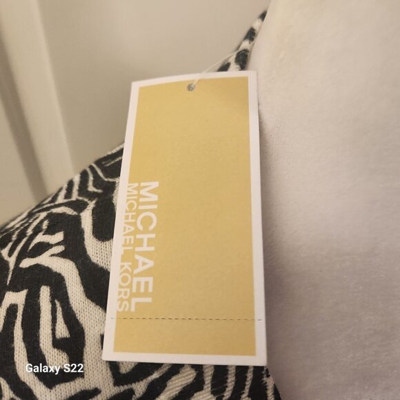 Michael Kors V-neck High Low Print Sweater. NWT. Size Large - Picture 3 of 12